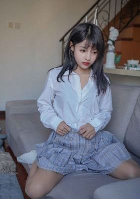 美国“龙”飞船载4名宇航员返回地球